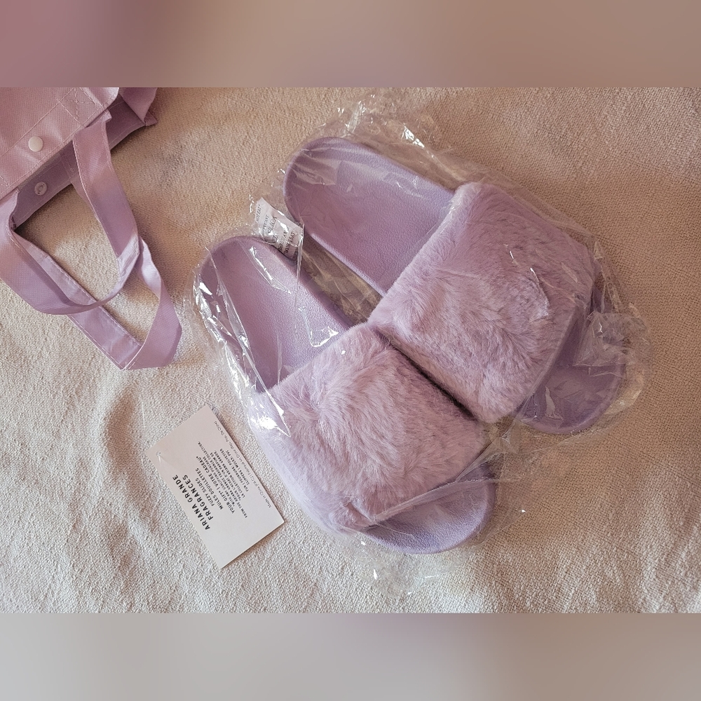 Ariana grande lilac purple fragrance fuzzy slides